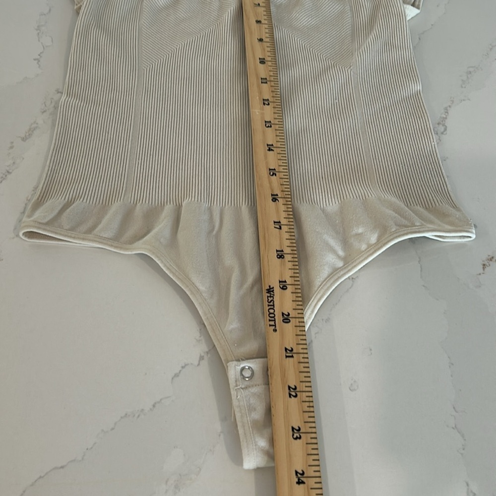 Bundle Dynamite Cream Bodysuit & TNA Long Sleeves Cropped Tee-shirt Size Small - Picture 13 of 13